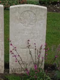 Etaples Military Cemetery - McLaughlin, Robert Taylor
